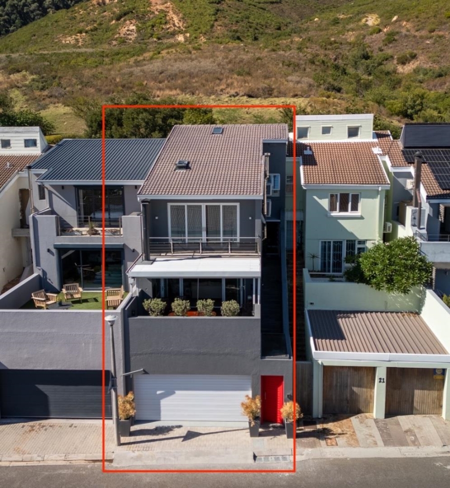 3 Bedroom Property for Sale in Vredehoek Western Cape